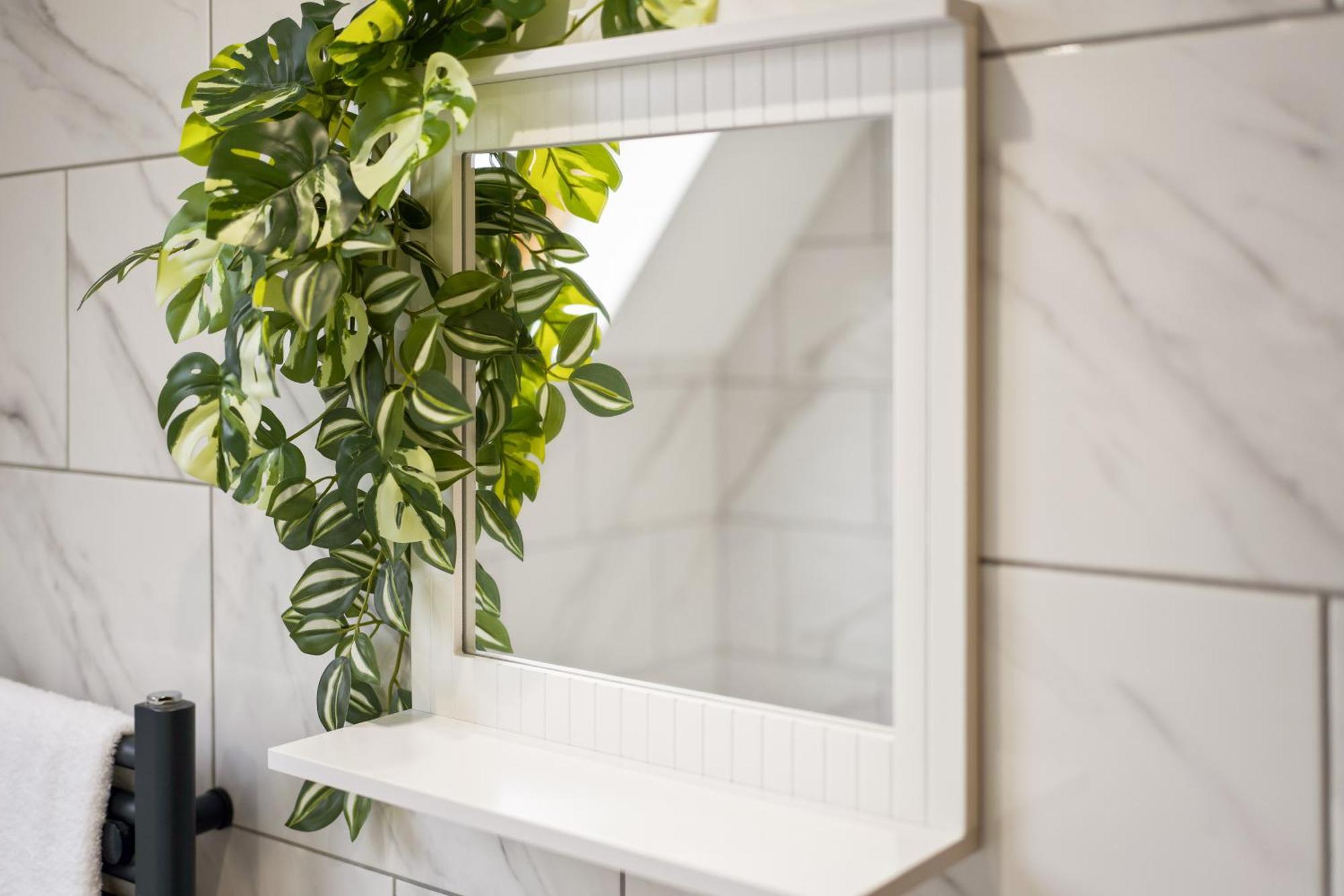 Large, Newly Renovated, Three Bedroom Town Centre Split Level Apartment With Free Parking, Sleeps Seven - Walking Distance To Beach بورنماوث المظهر الخارجي الصورة